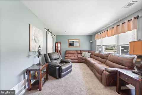 Living - 1100 Greentree Rd, Newark, DE 19713 photo 1 of 1