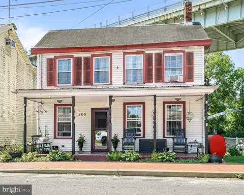 208 N Main St, Saint Georges, DE 19733
