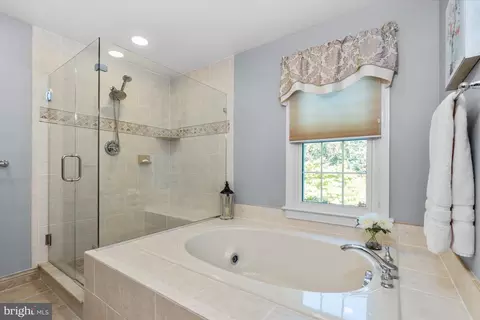 Bath - 121 Augustine Rd, Wilmington, DE 19803 photo 3 of 6