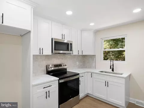 26 Worral Ct, Newark, DE 19711
