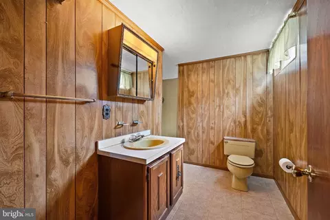 Bath - 33 Rawlings Dr, Bear, DE 19701 photo 2 of 3