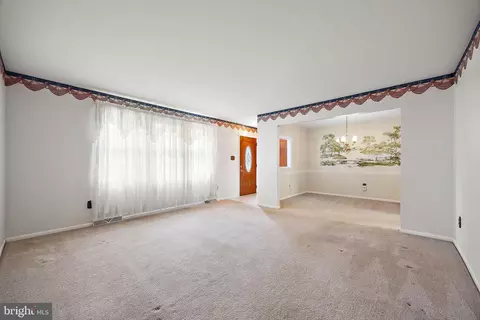 Living - 33 Rawlings Dr, Bear, DE 19701 photo 2 of 3