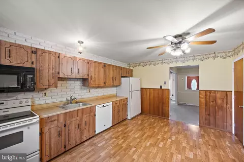 Kitchen - 33 Rawlings Dr, Bear, DE 19701 photo 2 of 2