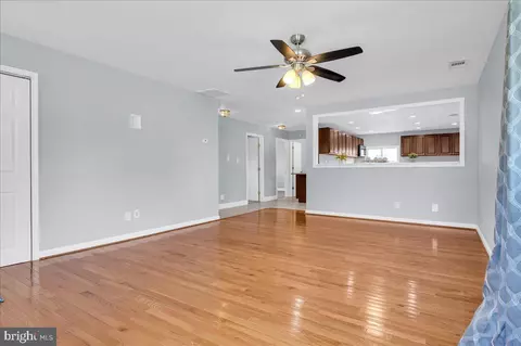 Living - 103 Mercer Dr, Newark, DE 19713 photo 2 of 3
