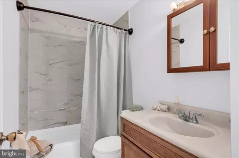 Bath - 103 Mercer Dr, Newark, DE 19713 photo 2 of 3