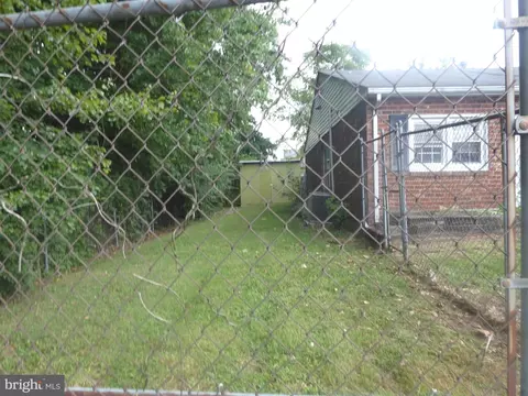 726 Pine Creek Ln, Bear, DE 19701 photo 2