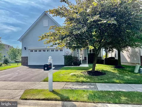 96 Devalinder Dr, Newark, DE 19702