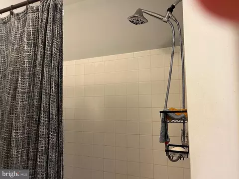 Bath - 175 Darling St, Newark, DE 19702 photo 1 of 1