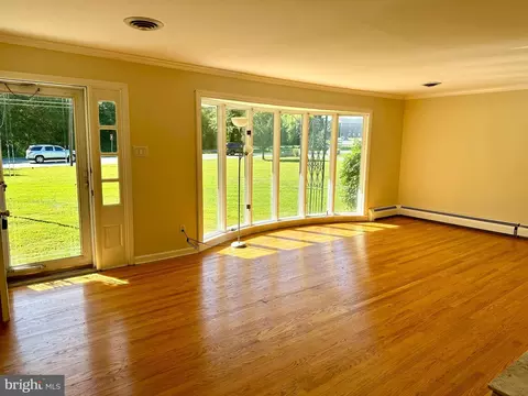Living - 1851 Bear Corbitt Rd, Bear, DE 19701 photo 2 of 11