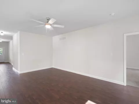 Living - 154 Pine Tree Rd, Townsend, DE 19734 photo 2 of 4