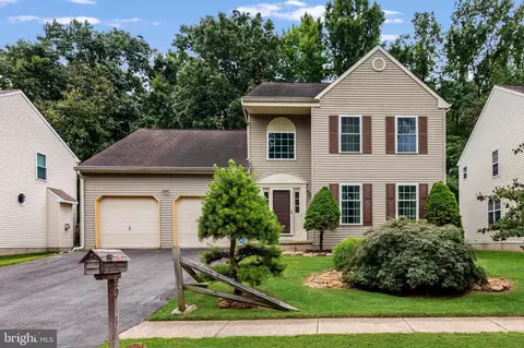 29 Deasy Dr, Newark, DE 19702