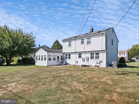 39 Yeates Dr, New Castle, DE 19720 photo 3