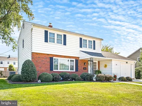 39 Yeates Dr, New Castle, DE 19720 photo 2
