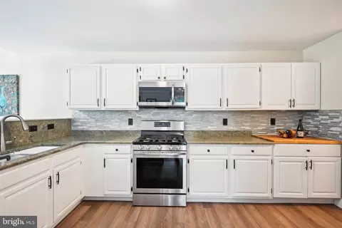 Kitchen - 19 Eynon Ct, Hockessin, DE 19707 photo 2 of 2