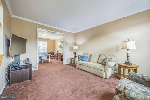 Living - 10 Winding Rd, Newark, DE 19702 photo 3 of 4
