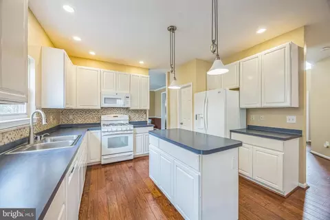 Kitchen - 10 Winding Rd, Newark, DE 19702 photo 2 of 3