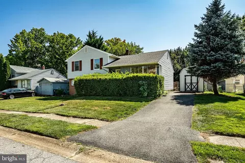 14 E Dickens Rd, Claymont, DE 19703