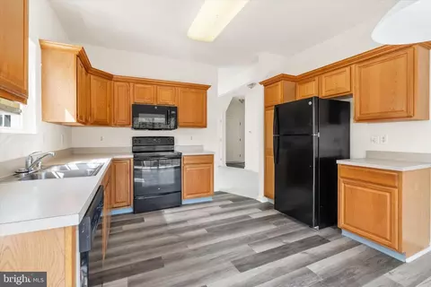 Kitchen - 417 Sweetman Dr, Bear, DE 19701 photo 4 of 4