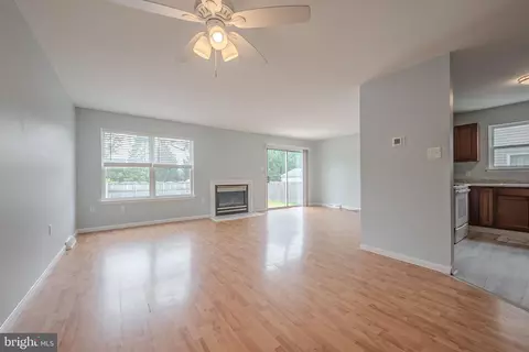 Living - 720 Lexington Dr, Bear, DE 19701 photo 2 of 8