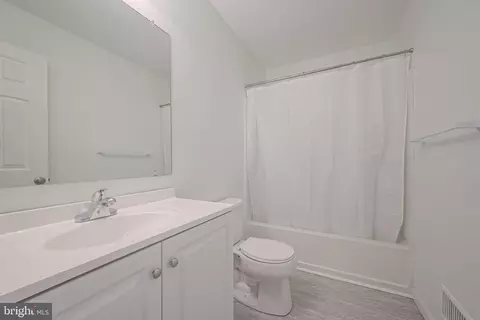 Bath - 720 Lexington Dr, Bear, DE 19701 photo 1 of 2