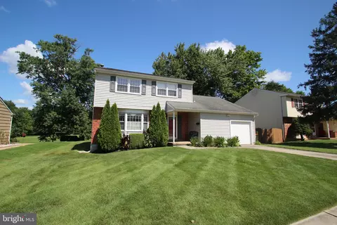 10 Donwood Dr, New Castle, DE 19720