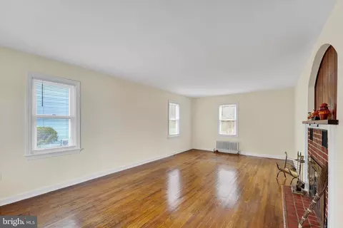 Living - 2 Poplar Ave, Newark, DE 19711 photo 3 of 4