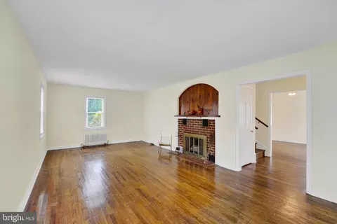 Living - 2 Poplar Ave, Newark, DE 19711 photo 1 of 4