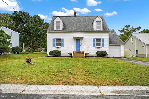 2 Poplar Ave, Newark, DE 19711