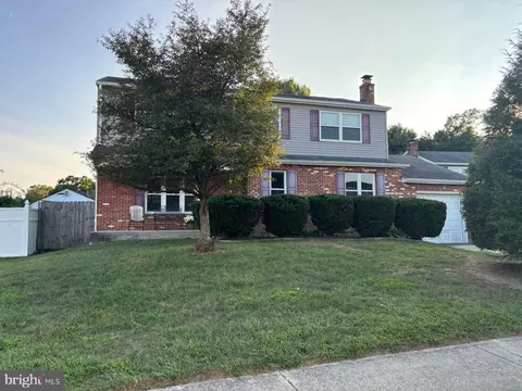 4 Diane Ct, Newark, DE 19702