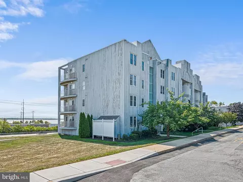 5209 Unit Le Parc Dr #37, Wilmington, DE 19809