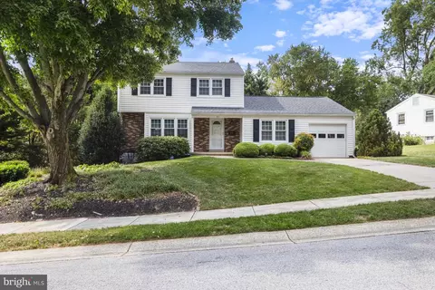 27 Lynn Dr, Newark, DE 19711