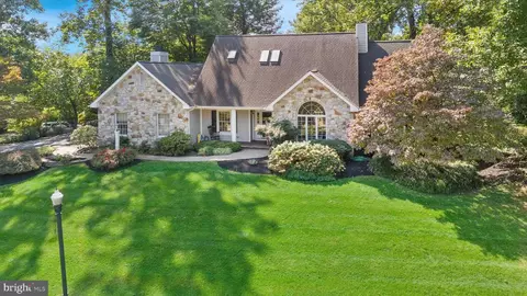 15 Stonebridge Dr, Hockessin, DE 19707