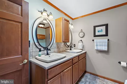 Bath - 208 Manor Dr, Middletown, DE 19709 photo 4 of 5