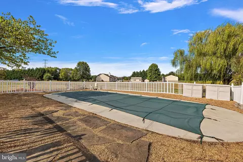 Exterior - 208 Manor Dr, Middletown, DE 19709 photo 6 of 6