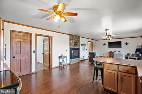 Entry Way - 208 Manor Dr, Middletown, DE 19709 photo 5 of 5