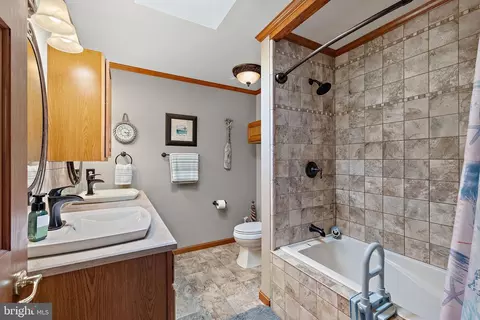 Bath - 208 Manor Dr, Middletown, DE 19709 photo 5 of 5