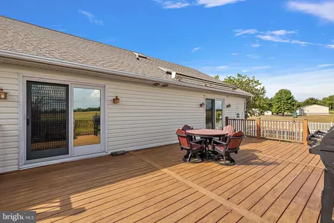 Exterior - 208 Manor Dr, Middletown, DE 19709 photo 5 of 6