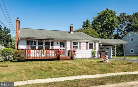 4 Granville Ln, Newark, DE 19713