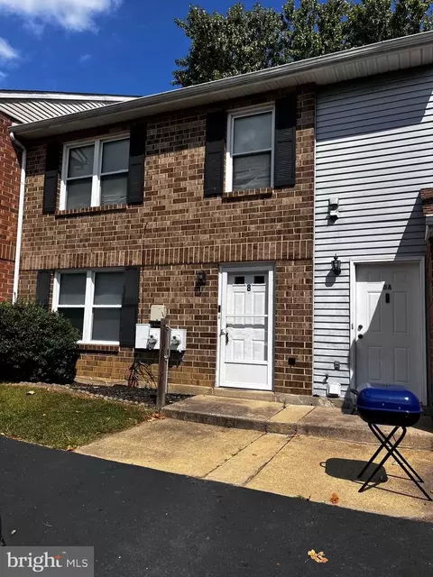 8 8a Vane Ct, New Castle, DE 19720