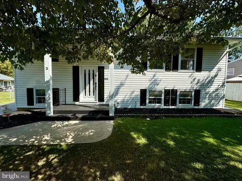 3 Gurnsey Dr, Newark, DE 19713