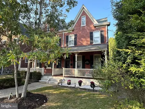 2215 W Seventeenth St, Wilmington, DE 19806