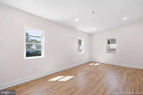 Living - 114 Rolling Dr, Newark, DE 19713 photo 5 of 5