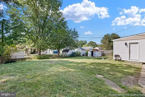 Exterior - 114 Rolling Dr, Newark, DE 19713 photo 3 of 3