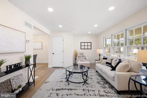 Living - 114 Rolling Dr, Newark, DE 19713 photo 1 of 5