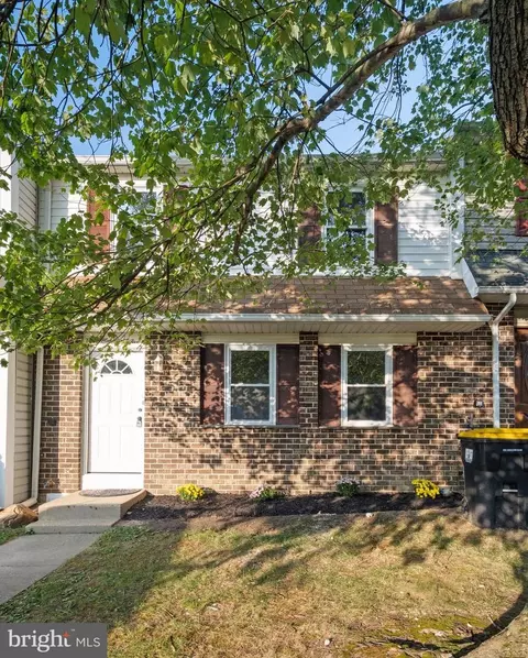 205 Flamingo Dr, Newark, DE 19702