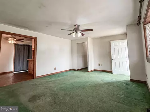 Living - 205 Nathaniel Rd, Newark, DE 19713 photo 2 of 4