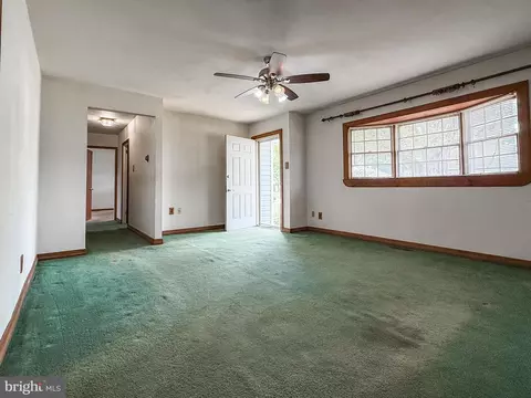 Living - 205 Nathaniel Rd, Newark, DE 19713 photo 1 of 4
