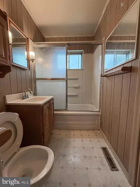 Bath - 205 Nathaniel Rd, Newark, DE 19713 photo 1 of 1