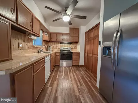 Kitchen - 205 Nathaniel Rd, Newark, DE 19713 photo 2 of 3