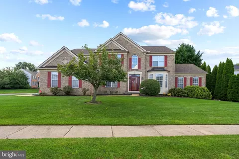18 Hummingbird Ln, Newark, DE 19711